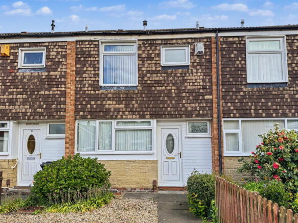 3 bed property, in Hackness Walk, £140,000