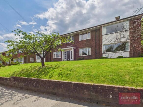 2 bed property, in Scalby Road, £125,000