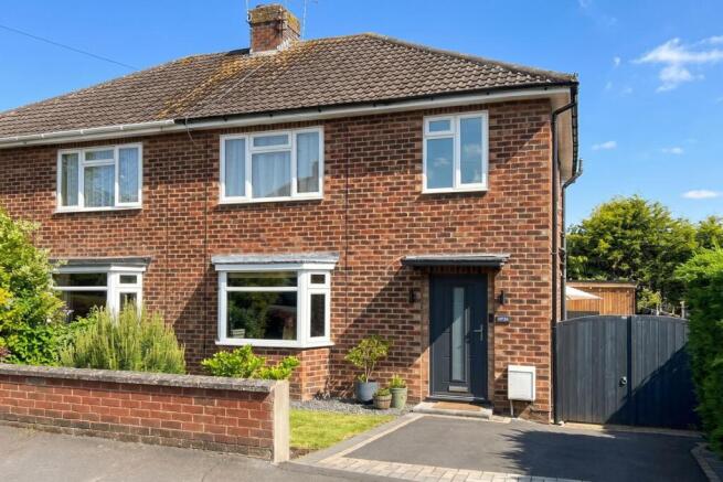 3 bed property, in Braemar Road, £450,000