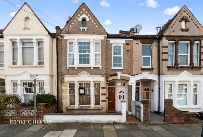 2 bed property, in Tynemouth Road, £400,000