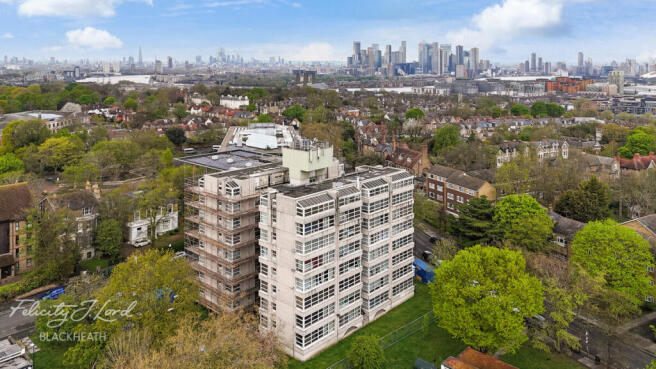 2 bed property, in Westcombe Park Road, £350,000