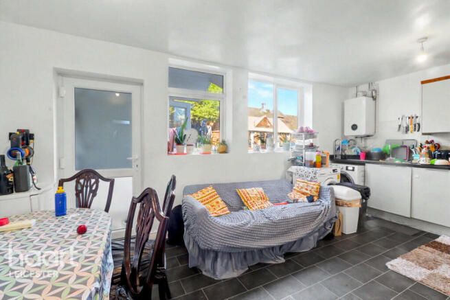 3 bed property, in Netherhall Road, £260,000