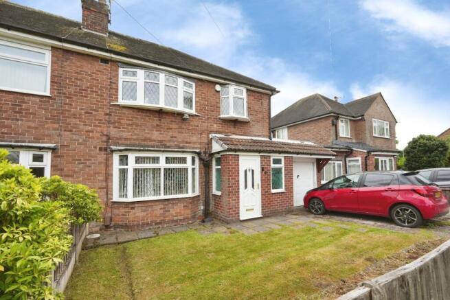 3 bed property, in Fawborough Road, £380,000
