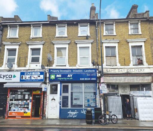 2 bed property, in 61(B) Lee High Road, £110,000