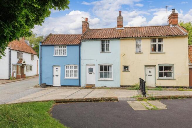1 bed property, in Steeple End, £130,000