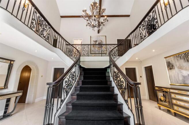 5 bed property, in Lightfoot Lane, £735,000