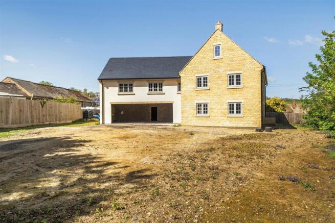 6 bed property, in Bridge Road, £950,000