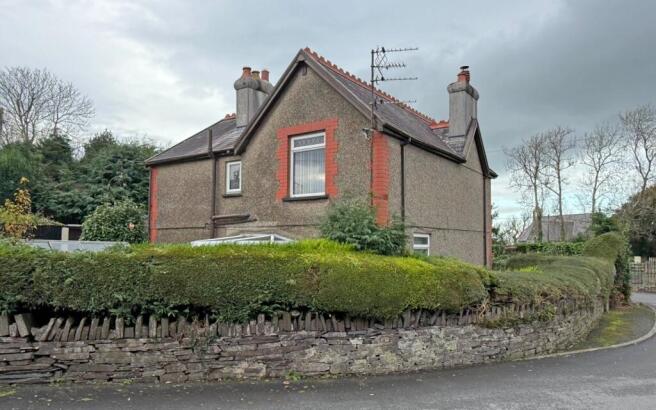3 bed property, in Dinas, £250,000