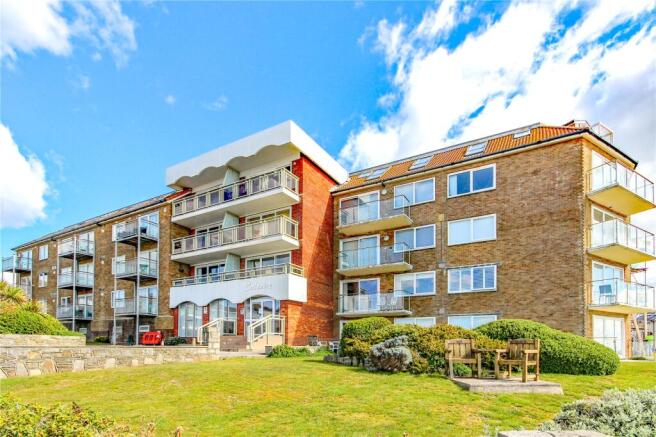2 bed property, in Sea Road, £420,000