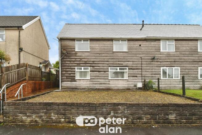 3 bed property, in Linden Way, £120,000