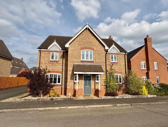 5 bed property, in St. Crispin Crescent, £577,500