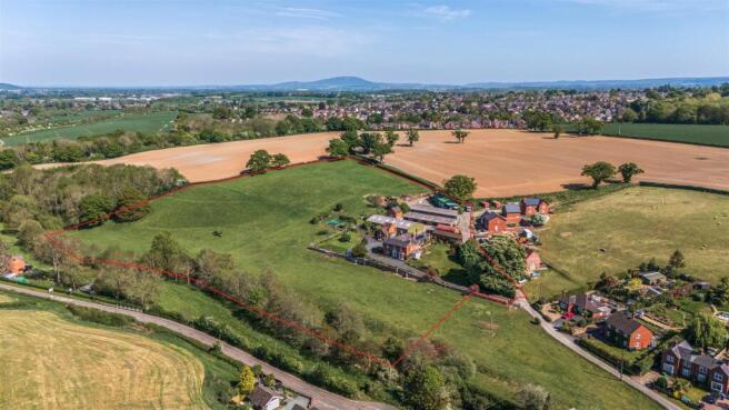 5 bed property, in Hook-a-Gate, £1,850,000