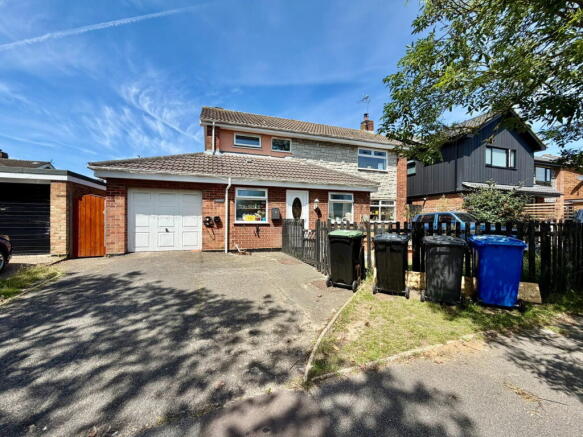 5 bed property, in Fleetdyke Drive, £350,000