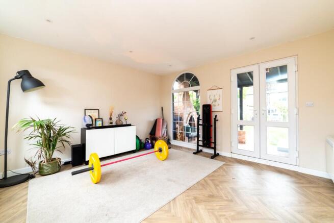 2 bed property, in Station Road, £285,000