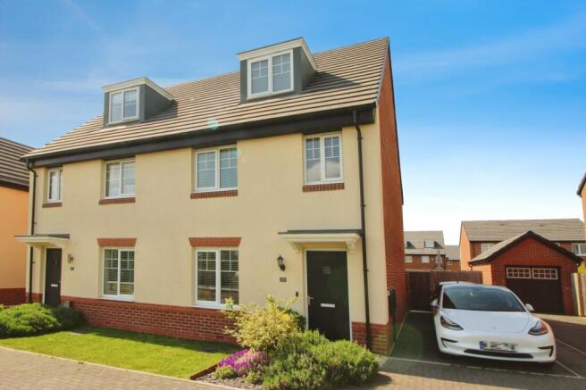 4 bed property, in Emperor Avenue, £350,000