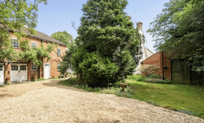 7 bed property, in Coming Soon, £1,500,000