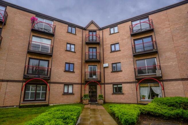 3 bed property, in Riverview Drive, £180,000
