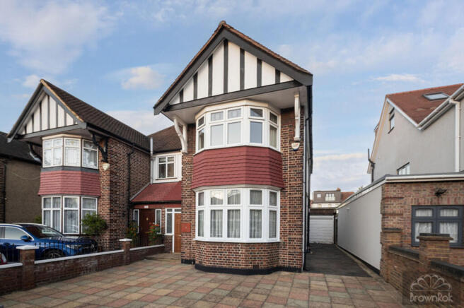 3 bed property, in Chamberlayne Road, £1,075,000