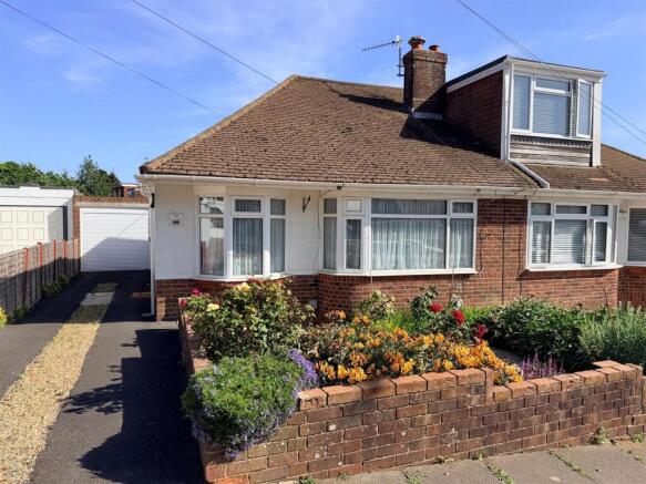 3 bed property, in High Park Avenue, £400,000