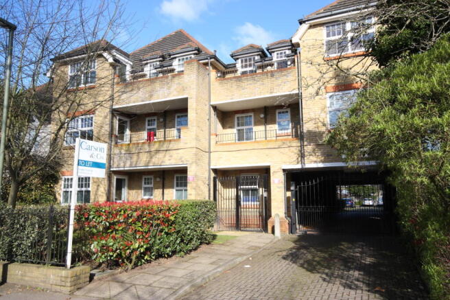2 bed property, in Maybury Road, £255,000