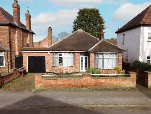3 bed property, in Frederick Avenue, £325,000