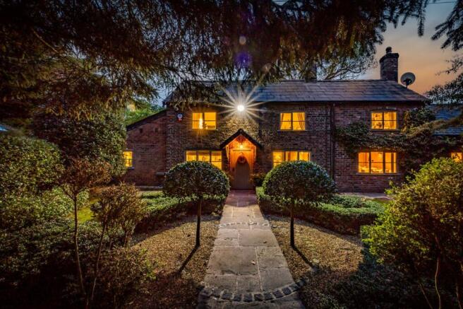 4 bed property, in Wash Lane, £1,999,995