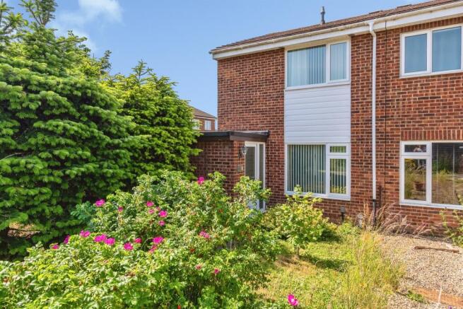 3 bed property, in Malvern Close, £250,000