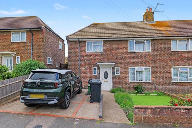 3 bed property, in St. Michaels Road, £330,000