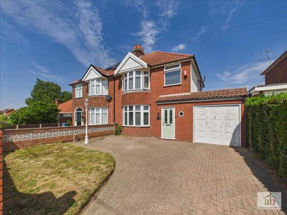 3 bed property, in Sidegate Lane, £340,000