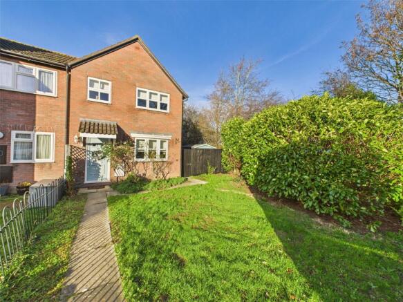 3 bed property, in Frewin Close, £280,000