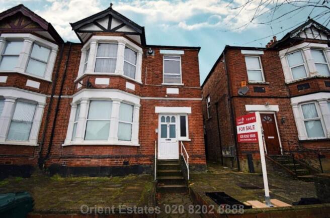 2 bed property, in Sevington Road, £405,000