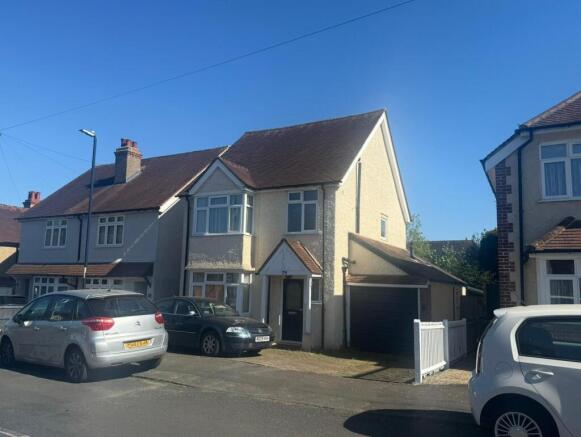 3 bed property, in Alwyn Road, £625,000