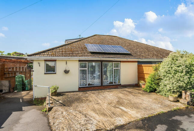 2 bed property, in Bellamy Close, £325,000