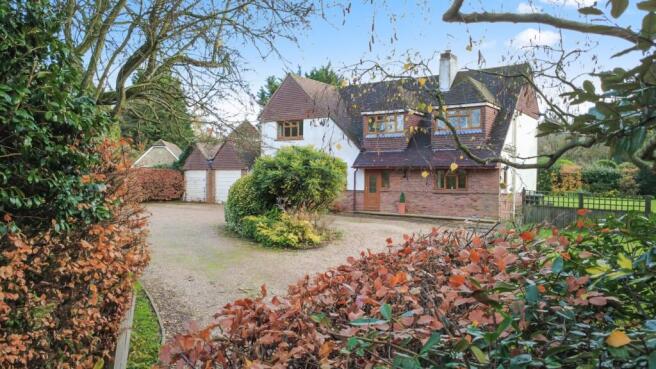 4 bed property, in Pear Tree Lane, £1,100,000
