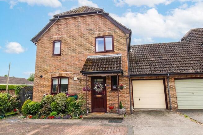 4 bed property, in Sherfield, £425,000