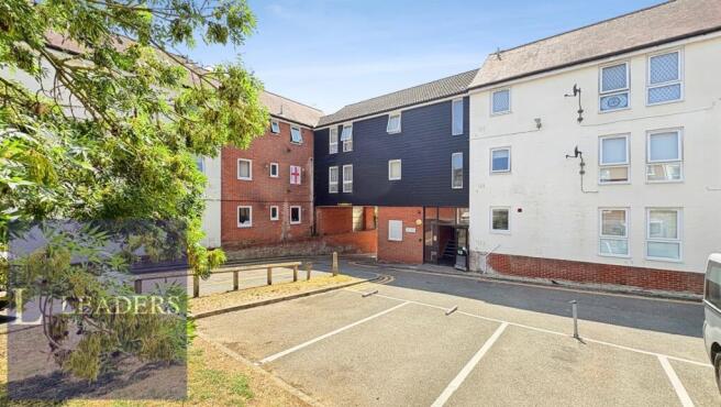 1 bed property, in Elizabeth Way, £125,000