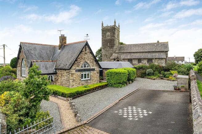 4 bed property, in Churchtown, £695,000