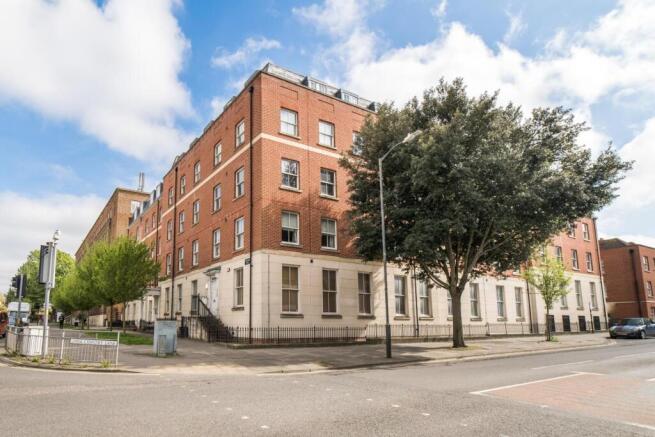 2 bed property, in Copperfield Court, £150,000