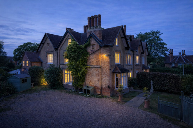 6 bed property, in Bishopton Lane, £950,000