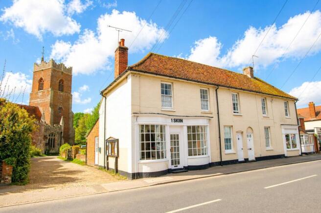 1 bed property, in High Street, £150,000
