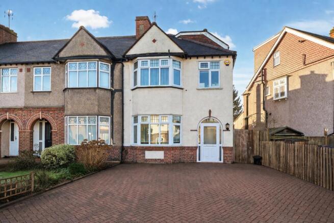 4 bed property, in Wickham Crescent, £725,000
