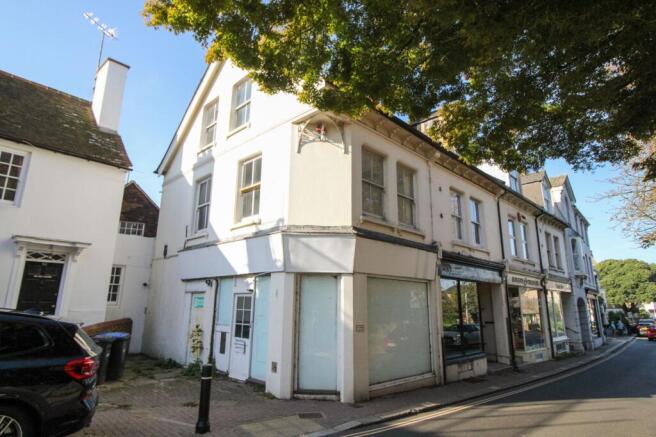 1 bed property, in High Street, £179,950
