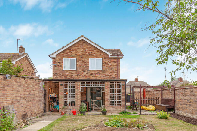 3 bed property, in Eynsham, £425,000