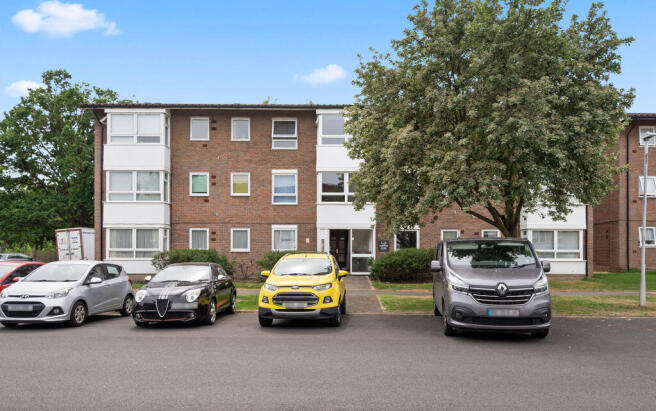 1 bed property, in Carters Close, £199,950