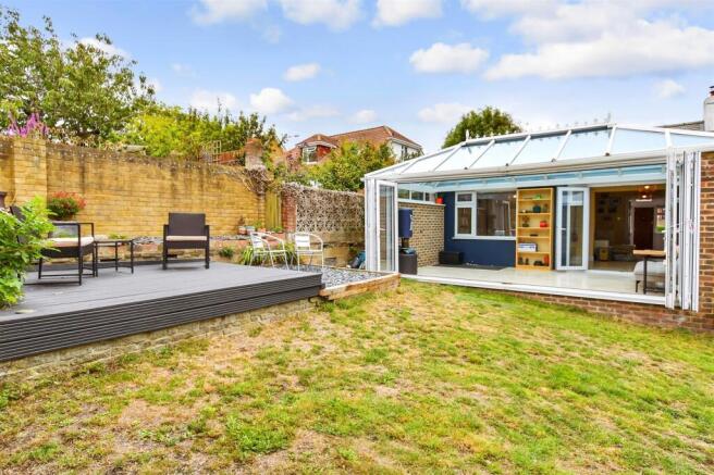 3 bed property, in Crescent Drive South, £540,000