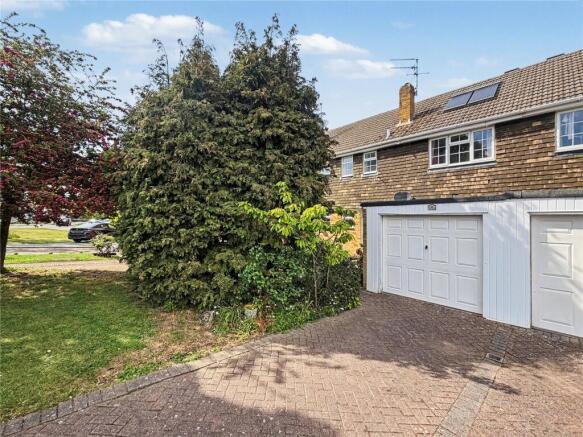 3 bed property, in Oastview, £315,000