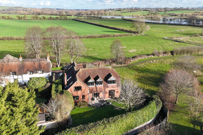 5 bed property, in Chearsley, £1,250,000