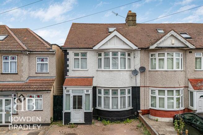 4 bed property, in Selwyn Avenue, £600,000