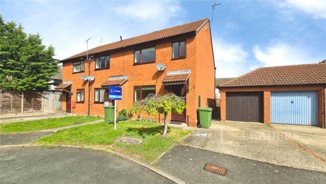 3 bed property, in St. Pauls Close, £240,000