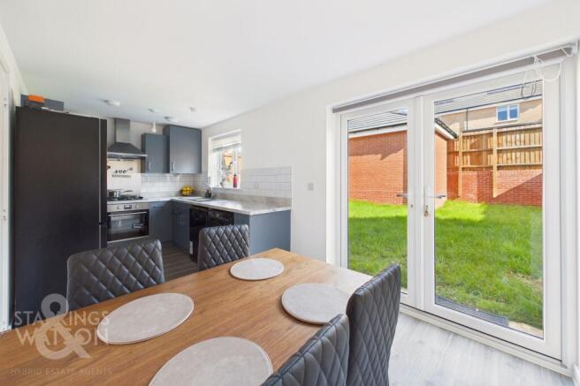 3 bed property, in Bluebell Way, £325,000